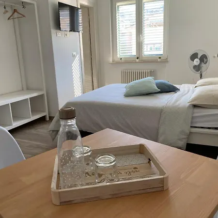 Honey Guest house *